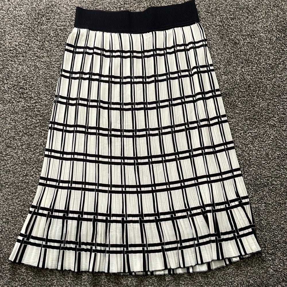 Women skirt. Brand new, no tags